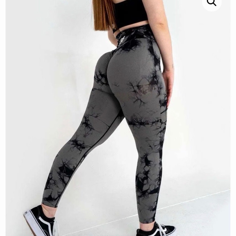 Essential Flow Leggings in Carbon Grey from Josef Rakich Fitness (JRF).